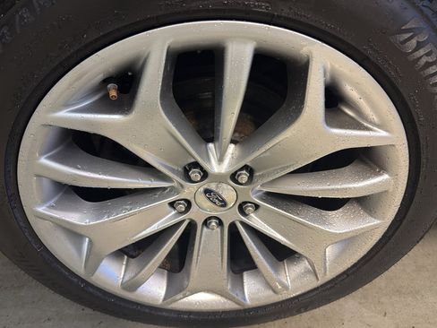 Used 2017 Ford Taurus Limited FWD image 36