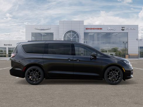 New 2026 Chrysler Pacifica Limited image 21