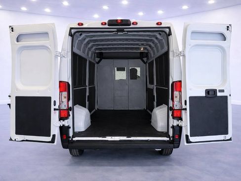 Used 2025 RAM ProMaster 2500 FWD image 10