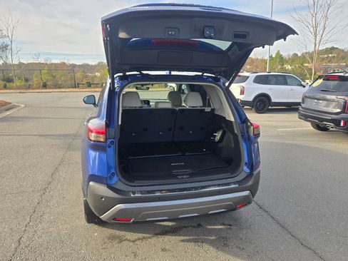 Used 2023 Nissan Rogue SL w/ SL Premium Package image 18