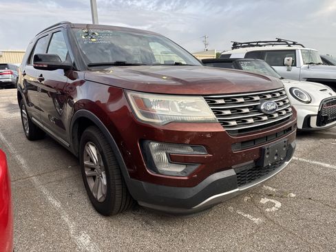 Used 2016 Ford Explorer XLT w/ Equipment Group 202A FWD image 1