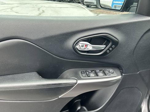 Used 2022 Jeep Cherokee Limited AWD/4WD image 20