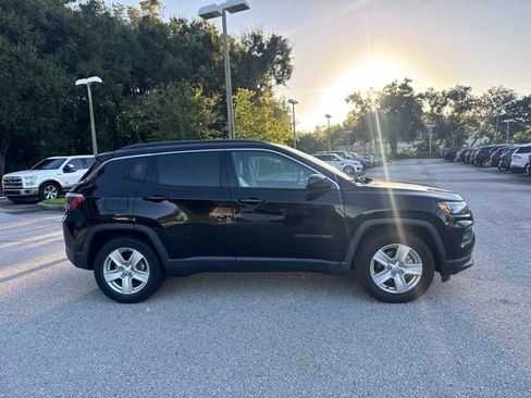 Used 2022 Jeep Compass Latitude w/ Sun and Sound Group FWD image 8