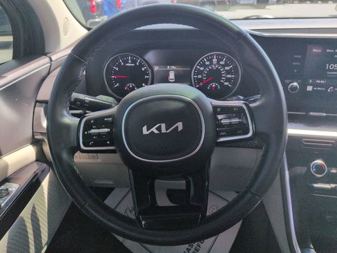 Used 2024 Kia Carnival LX FWD image 14