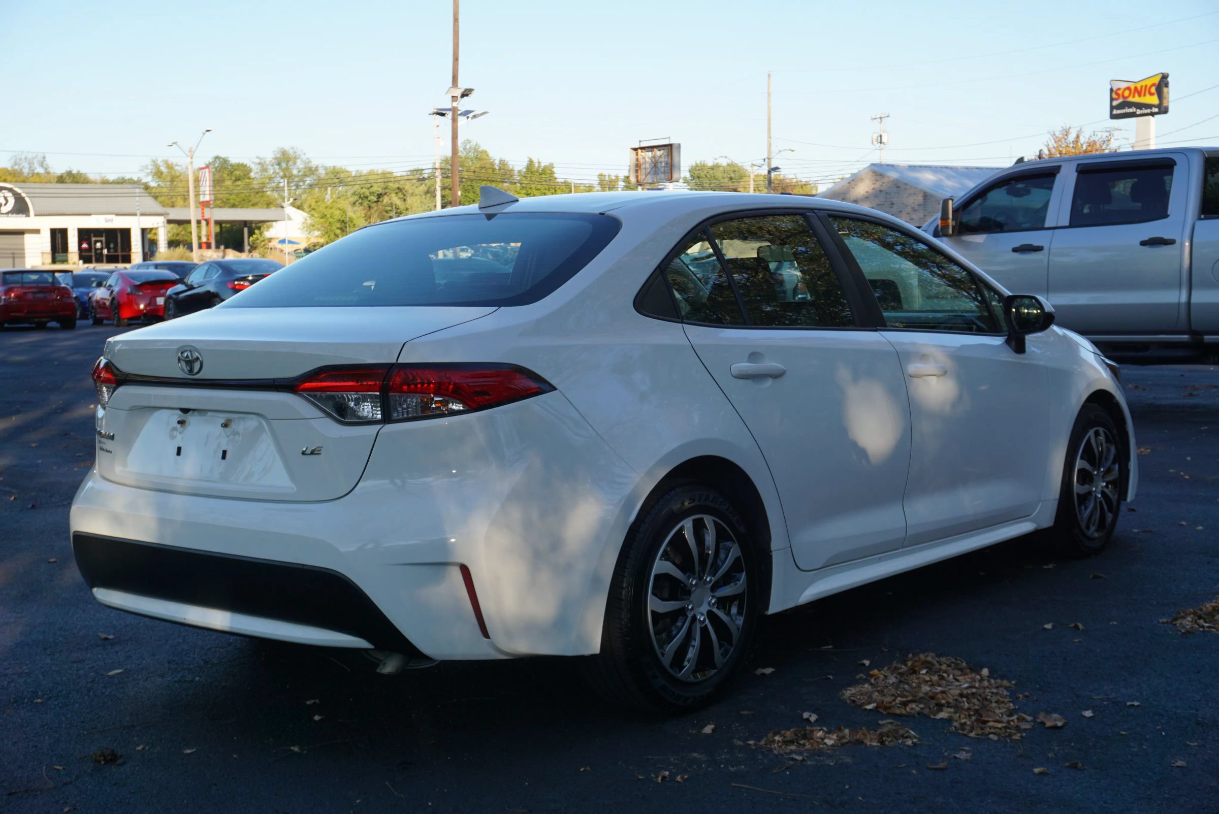 Used 2021 Toyota Corolla LE FWD image 5
