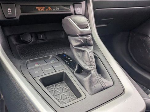 Used 2020 Toyota RAV4 XLE Premium image 11