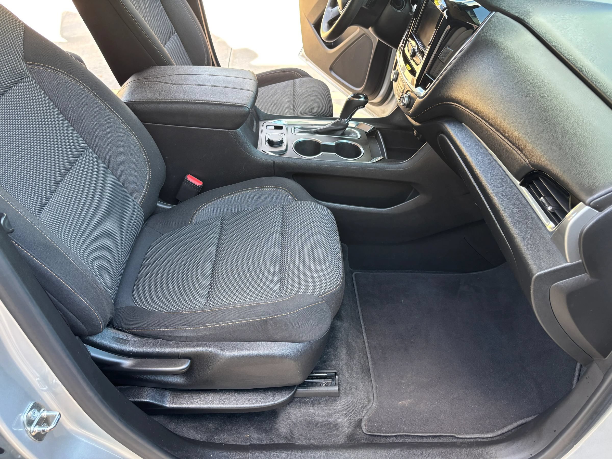Used 2020 Chevrolet Traverse LS FWD image 19