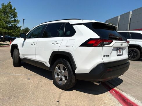 Used 2025 Toyota RAV4 LE AWD/4WD image 8