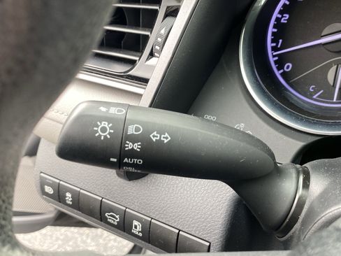 Used 2019 Toyota Camry LE image 21