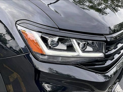 Used 2023 Volkswagen Atlas SEL R-Line AWD/4WD image 33