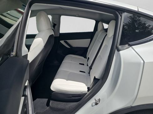 Used 2021 Tesla Model Y Long Range AWD/4WD image 24