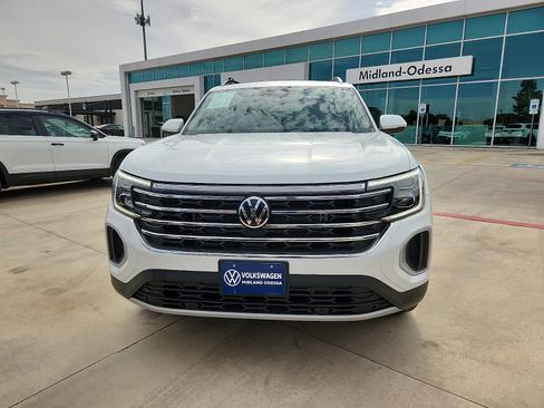 Certified 2026 Volkswagen Atlas SE FWD image 2