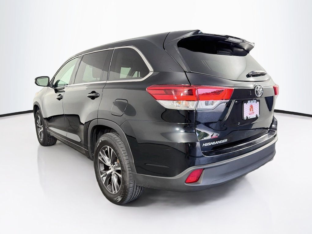 Used 2018 Toyota Highlander LE FWD image 11