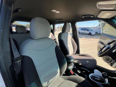 Used 2015 Kia Soul EV image 23