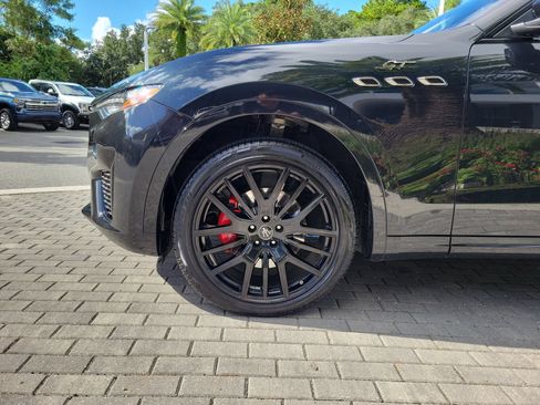 Used 2022 Maserati Levante GT AWD/4WD image 7