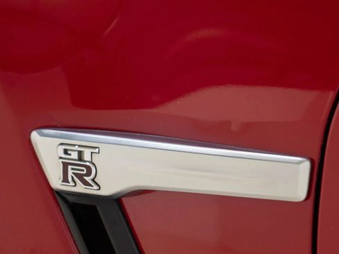 Used 2019 Nissan GT-R Premium w/ Premium Interior Package image 24
