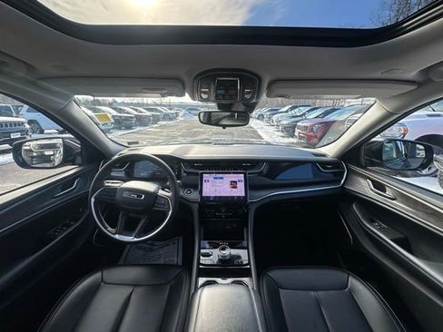 Used 2023 Jeep Grand Cherokee 4WD 4xe image 2