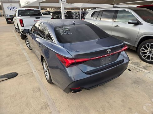 Used 2022 Toyota Avalon XLE image 2