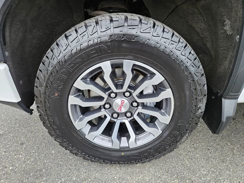 Used 2020 GMC Sierra 1500 AT4 w/ Technology Package AWD/4WD image 9
