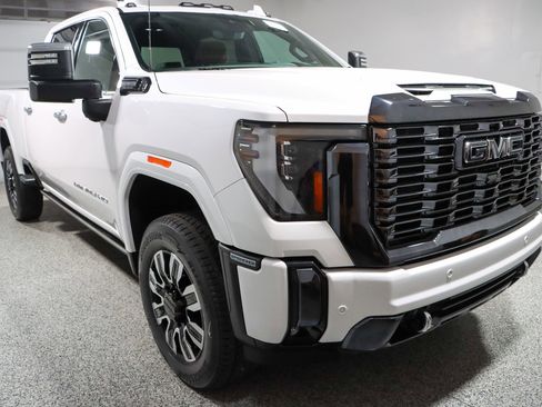 Used 2024 GMC Sierra 2500 Denali Ultimate AWD/4WD image 5