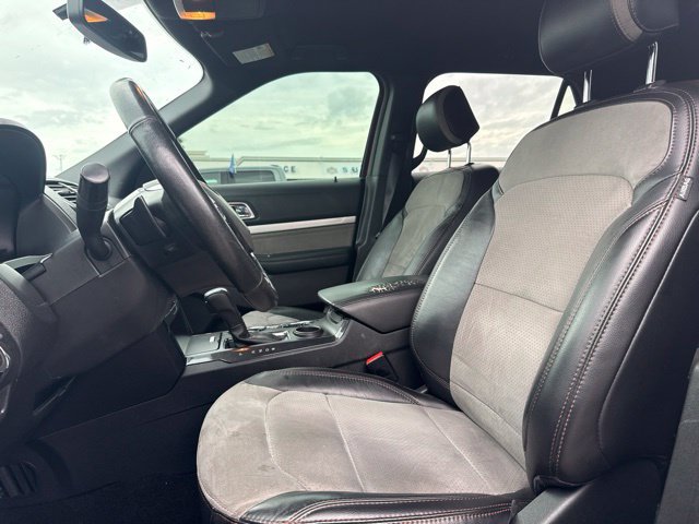 Used 2017 Ford Explorer XLT w/ Equipment Group 202A FWD image 8