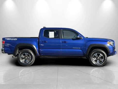 Used 2022 Toyota Tacoma TRD Off-Road image 8