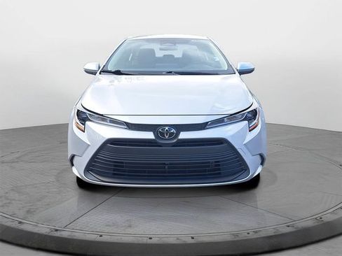 Used 2023 Toyota Corolla LE image 2
