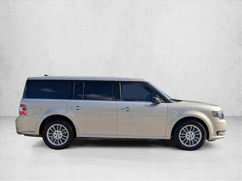 Used 2018 Ford Flex SEL image 4