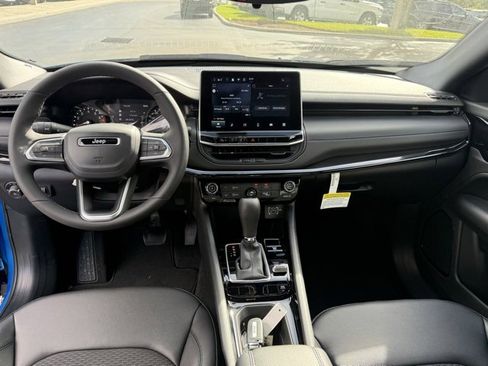 New 2026 Jeep Compass Latitude image 15