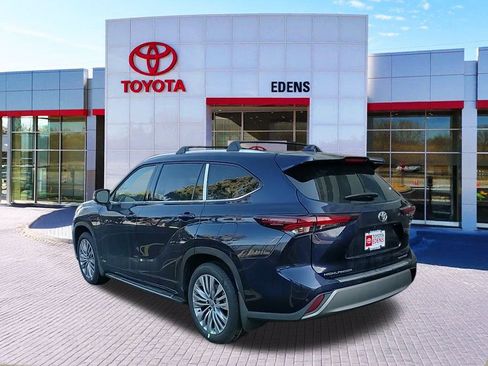 New 2026 Toyota Highlander Platinum image 5