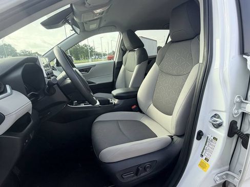 Used 2025 Toyota RAV4 XLE FWD image 27