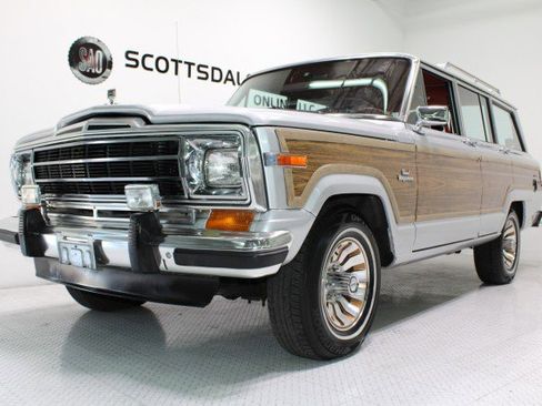 Used 1986 Jeep Grand Wagoneer image 1