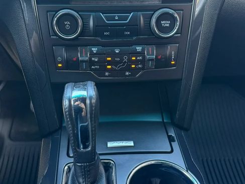 Used 2016 Ford Explorer XLT w/ Equipment Group 202A AWD/4WD image 21