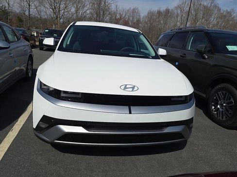 New 2026 Hyundai Ioniq 5 SEL image 2