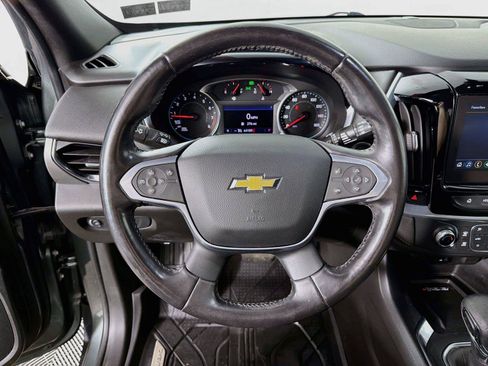 Used 2022 Chevrolet Traverse LT FWD image 3