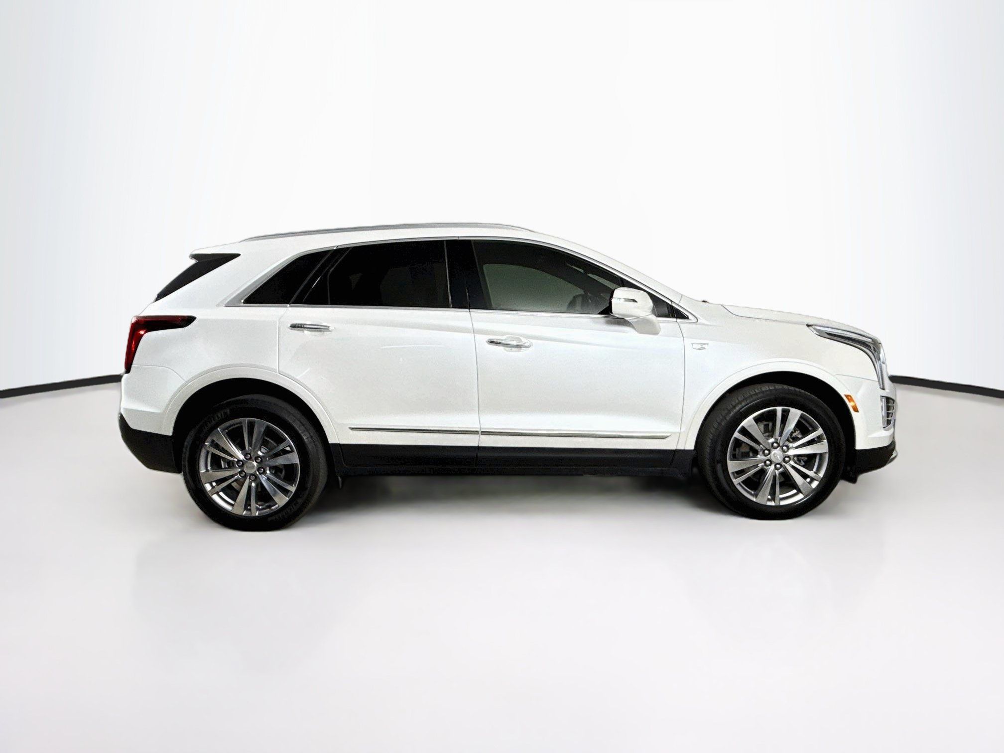 Used 2024 Cadillac XT5 Premium Luxury FWD image 2