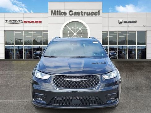 New 2026 Chrysler Pacifica Limited w/ S Appearance Package image 2