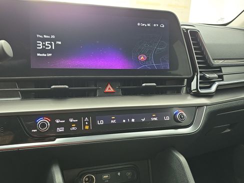 Used 2024 Kia Sportage EX image 19