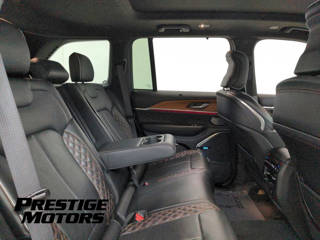 Used 2022 Jeep Grand Cherokee Summit AWD/4WD image 30