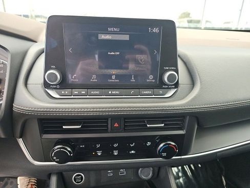 Used 2023 Nissan Rogue S image 16