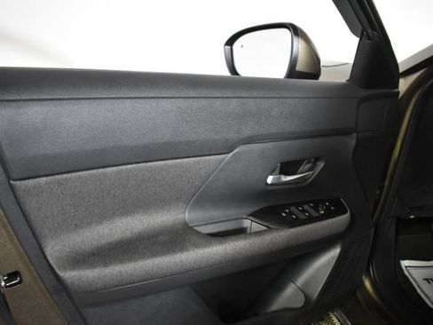 Certified 2025 Nissan Kicks SV AWD/4WD image 7