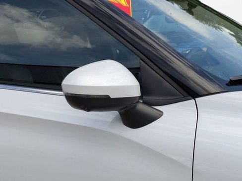 Used 2024 Mitsubishi Outlander SE image 12