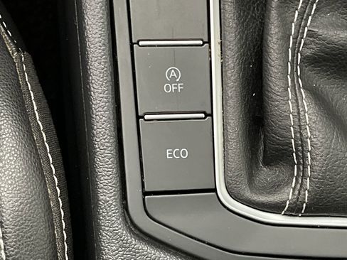 Used 2023 Volkswagen Jetta SE w/ Panoramic Sunroof Package image 17