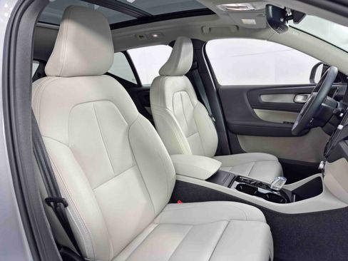 Used 2024 Volvo XC40 B5 Ultimate w/ Protection Package Premier image 40