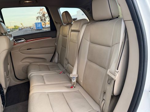 Used 2012 Jeep Grand Cherokee Overland w/ Trailer Tow Group RWD image 16