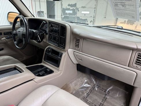 Used 2005 GMC Yukon XL SLT w/ SLT Preferred Equipment Group AWD/4WD image 31