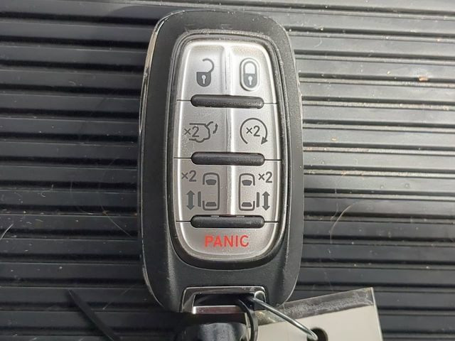 Used 2024 Chrysler Pacifica Limited FWD image 28