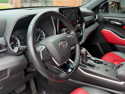 Used 2021 Toyota Highlander XSE FWD image 32