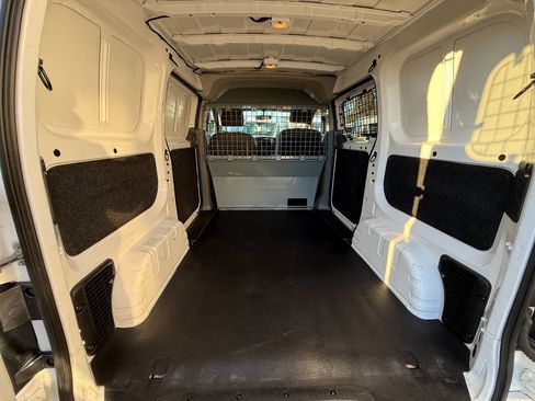 Used 2020 Nissan NV200 SV w/ Sliding Glass Door Package image 10