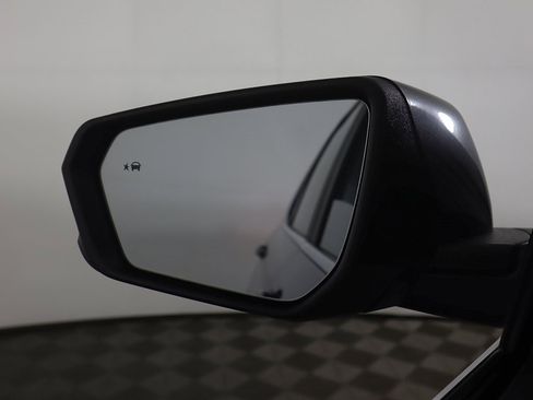 Used 2023 Chevrolet Equinox LT image 35